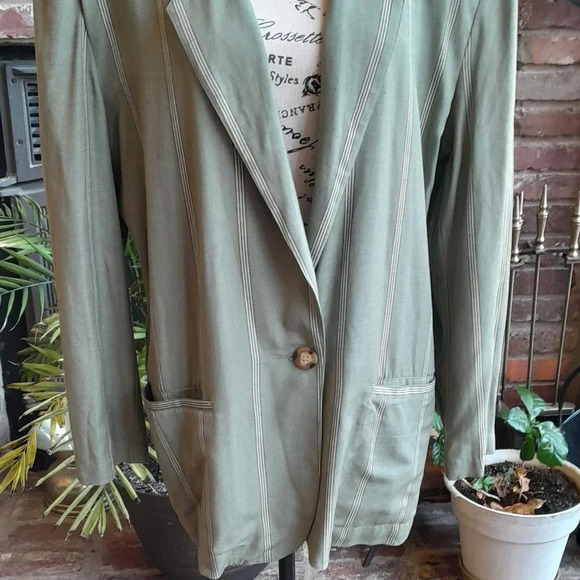 Moods by Krizia Blazer and Short Set - Picture 5 of 9